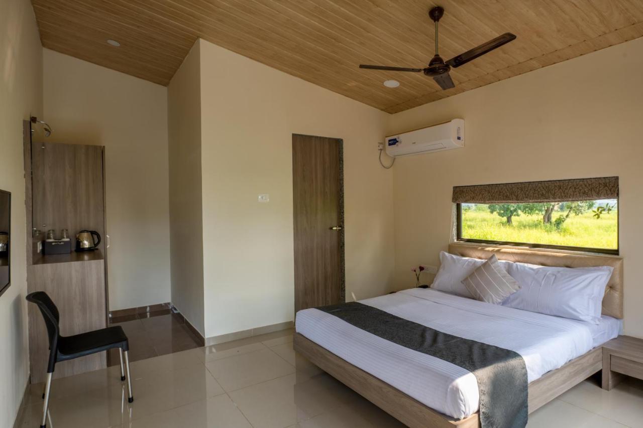 Hillrock Resort & Villas, Neral-Karjat Extérieur photo