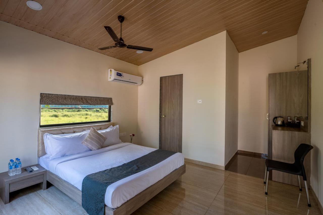 Hillrock Resort & Villas, Neral-Karjat Extérieur photo